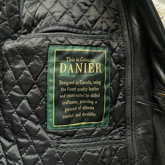 Oversized Danier Leather Jacket - Picture 6 of 7
